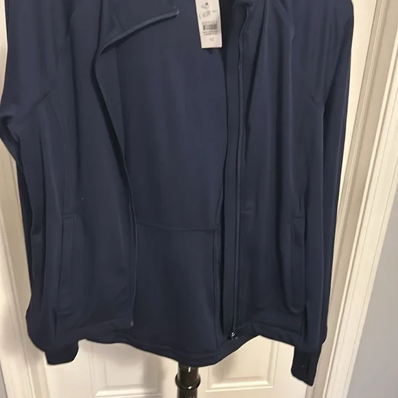 Lou & Grey women’s navy blue XS full zip jacket with thumb holes new with tags - Picture 3 of 6